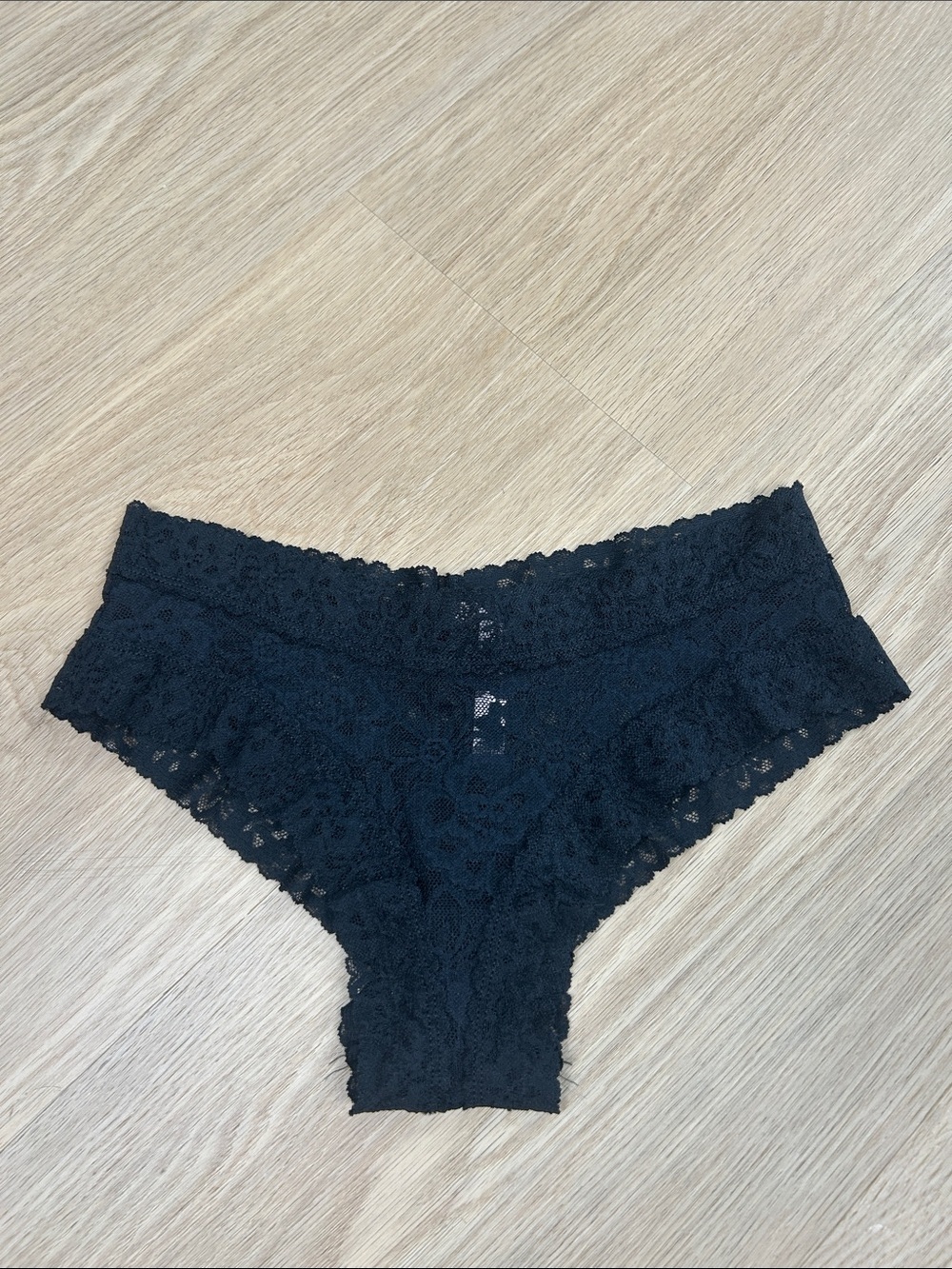 Victoria's Secret Cheeky Lace Panty M
